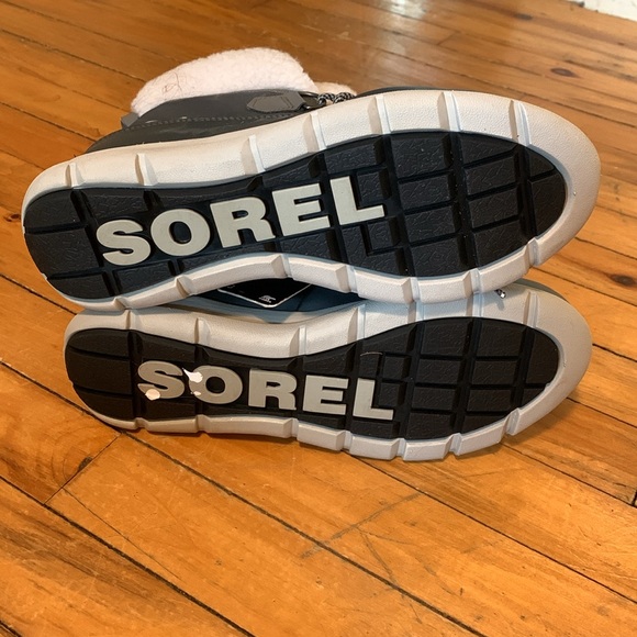 Sorel waterproof ankle boots - Picture 5 of 5